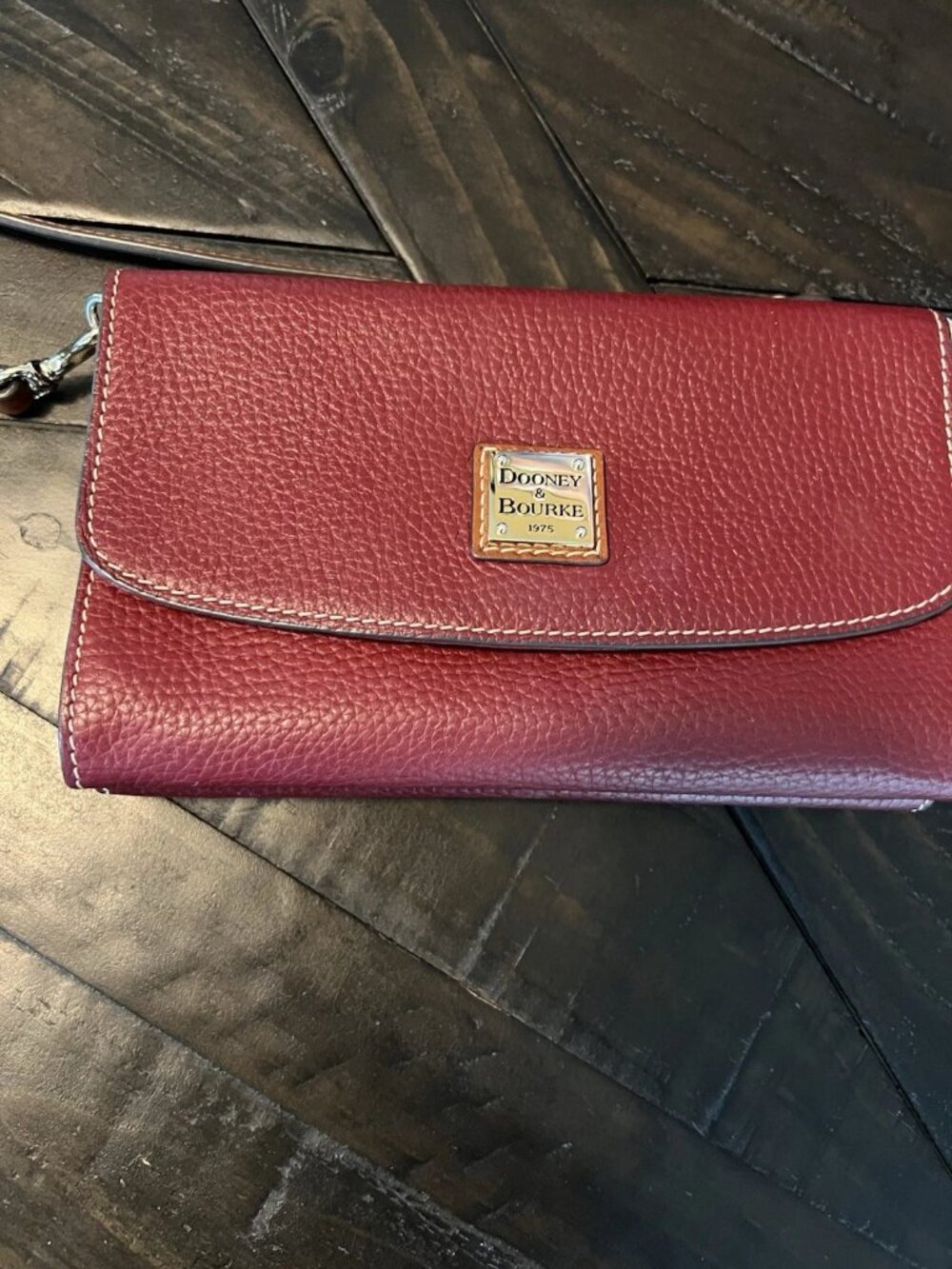 Dooney & Bourke Pebble Clutch Wallet Crossbody Bag Brick red w/metal logo/tan